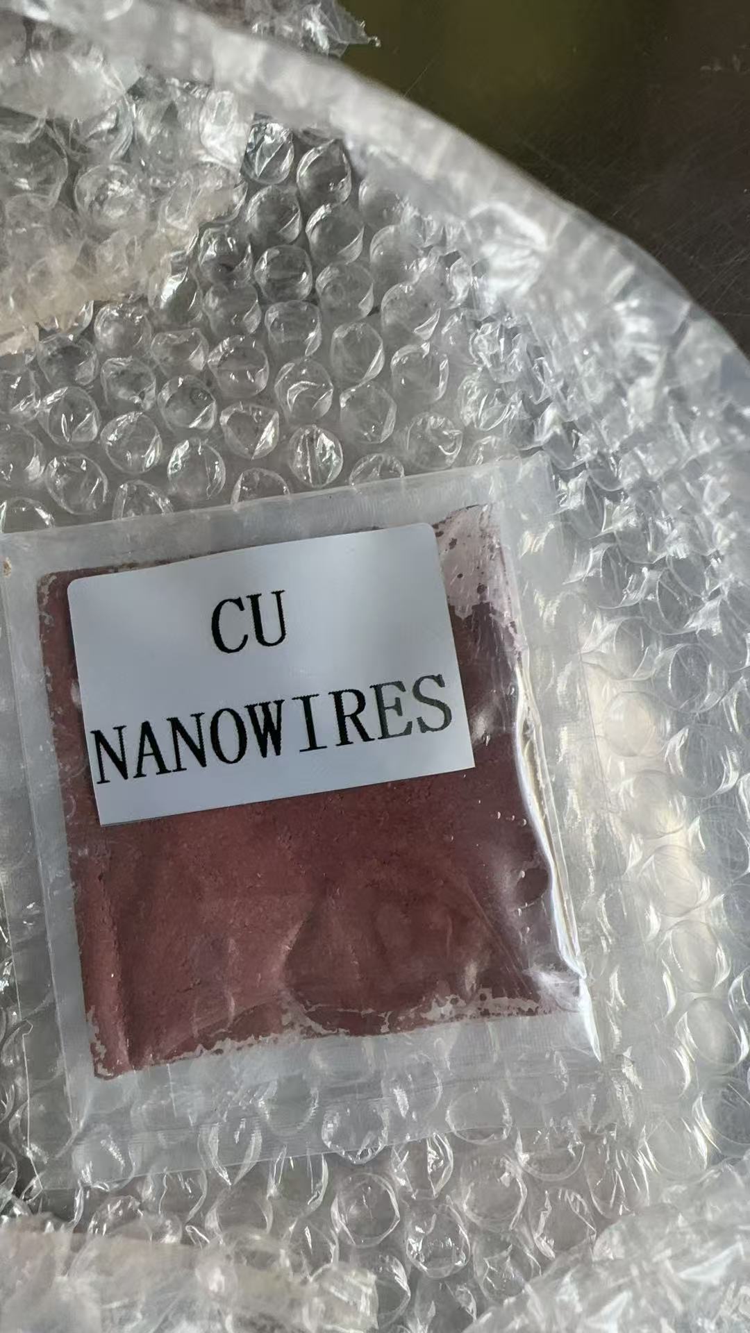 Por que nossos nanofios de cobre são entregues em solvente